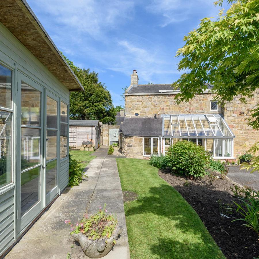 10 Bed Stunning House In Village, With Hot Tub Ovingham Exterior photo