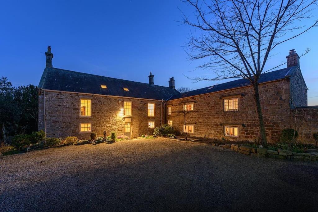 10 Bed Stunning House In Village, With Hot Tub Ovingham Exterior photo