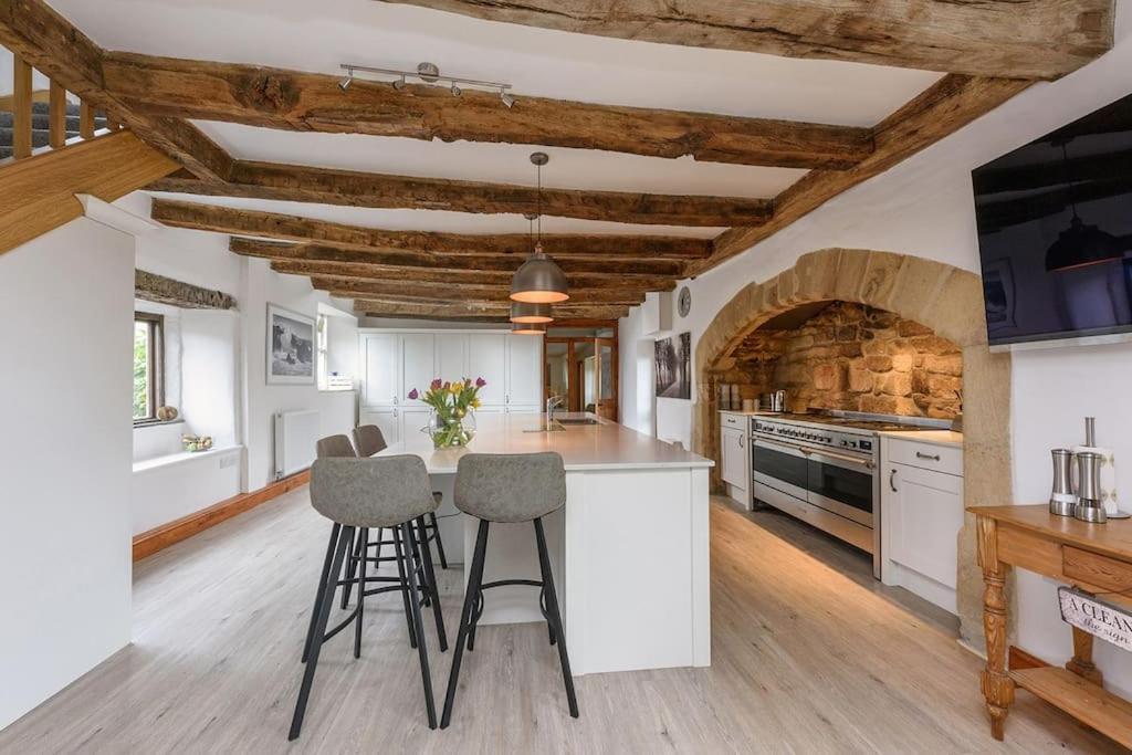 10 Bed Stunning House In Village, With Hot Tub Ovingham Exterior photo