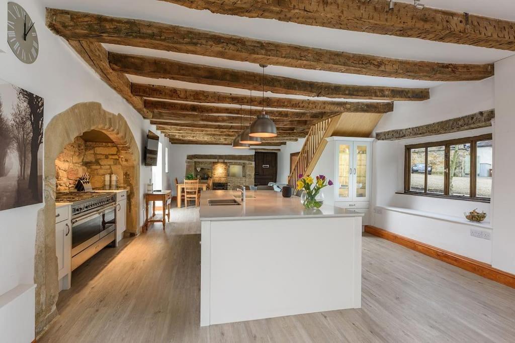 10 Bed Stunning House In Village, With Hot Tub Ovingham Exterior photo