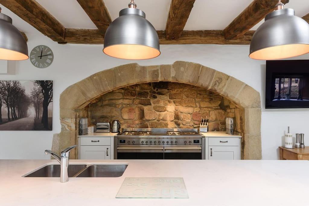 10 Bed Stunning House In Village, With Hot Tub Ovingham Exterior photo