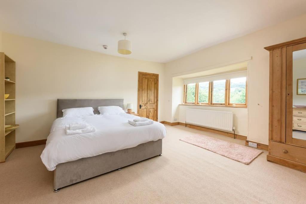 10 Bed Stunning House In Village, With Hot Tub Ovingham Exterior photo